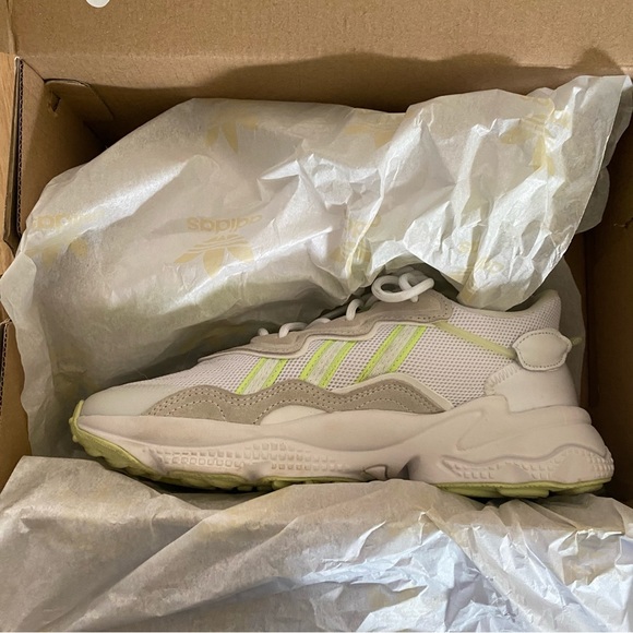 Adidas Ozweego Running Shoes - Picture 2 of 9